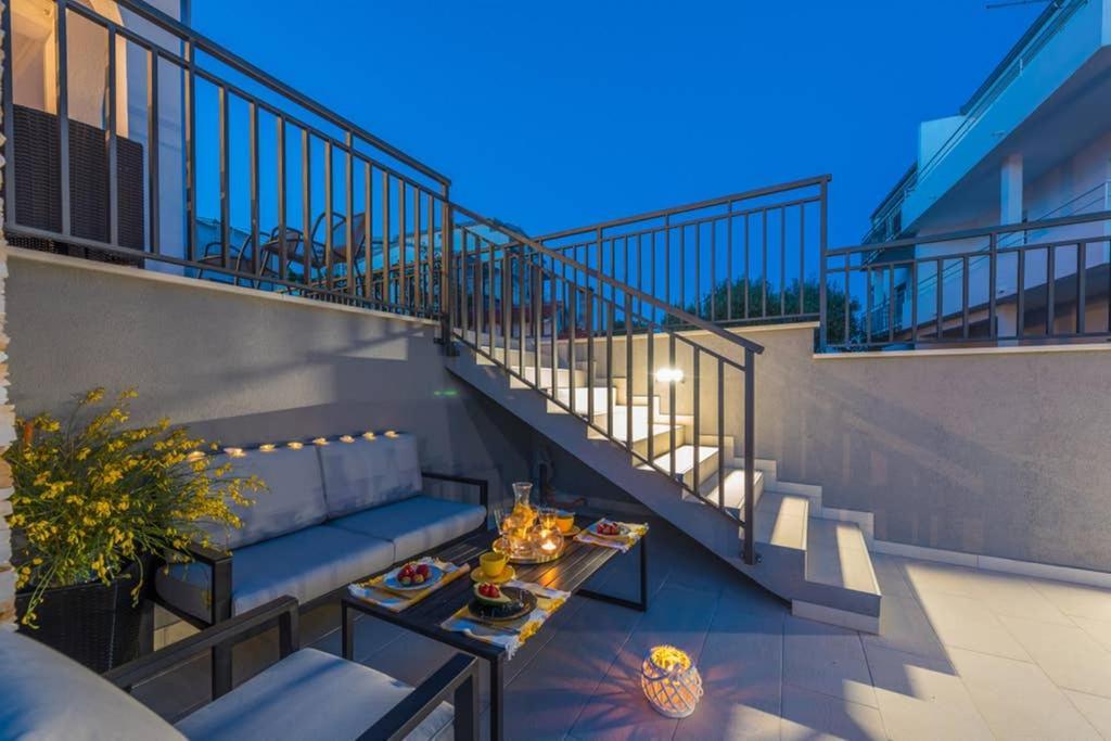Villa Seaview With Pool - Apartment Cotton Trogir Bagian luar foto