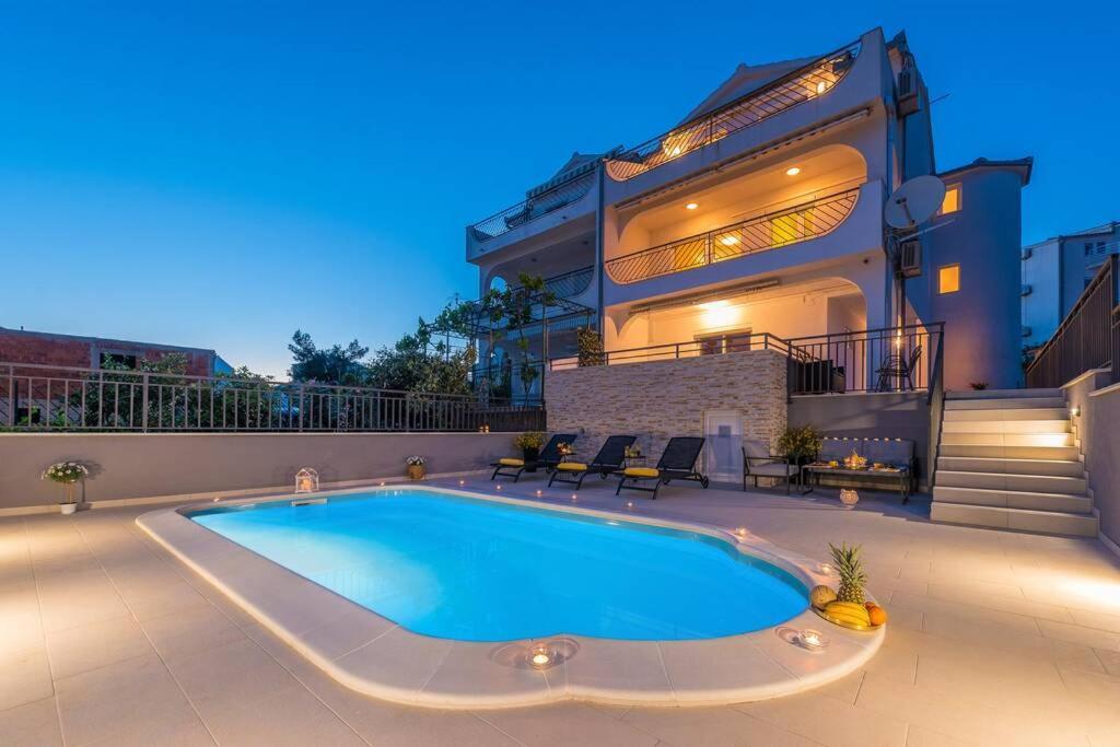 Villa Seaview With Pool - Apartment Cotton Trogir Bagian luar foto