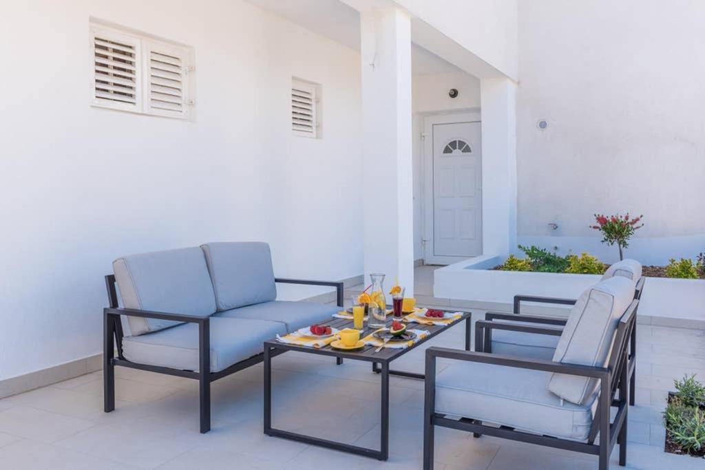 Villa Seaview With Pool - Apartment Cotton Trogir Bagian luar foto