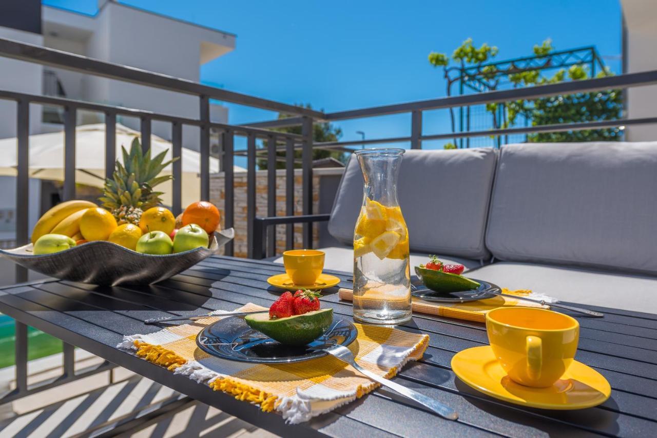 Villa Seaview With Pool - Apartment Cotton Trogir Bagian luar foto