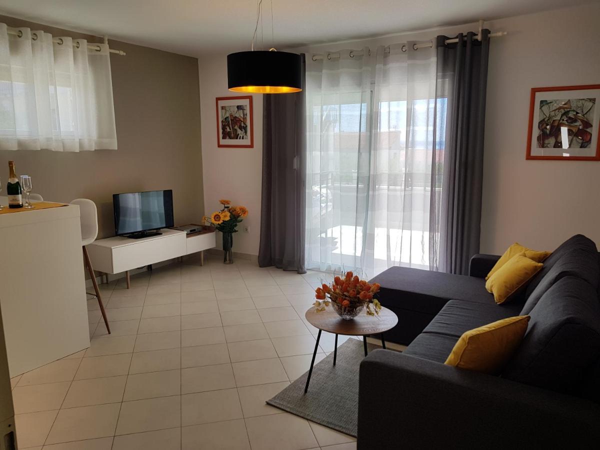Villa Seaview With Pool - Apartment Cotton Trogir Bagian luar foto
