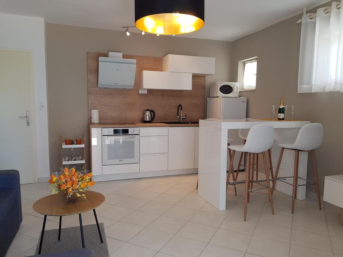 Villa Seaview With Pool - Apartment Cotton Trogir Bagian luar foto