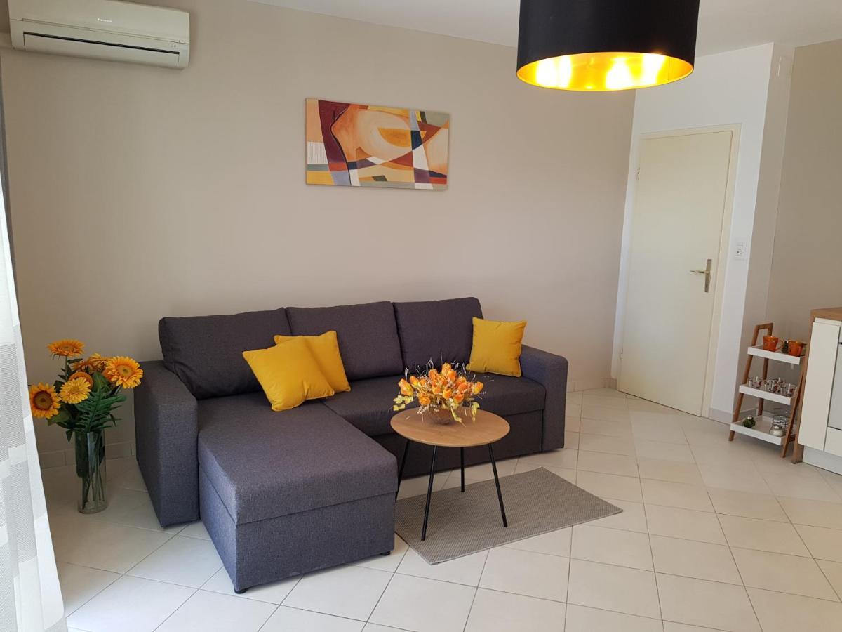 Villa Seaview With Pool - Apartment Cotton Trogir Bagian luar foto