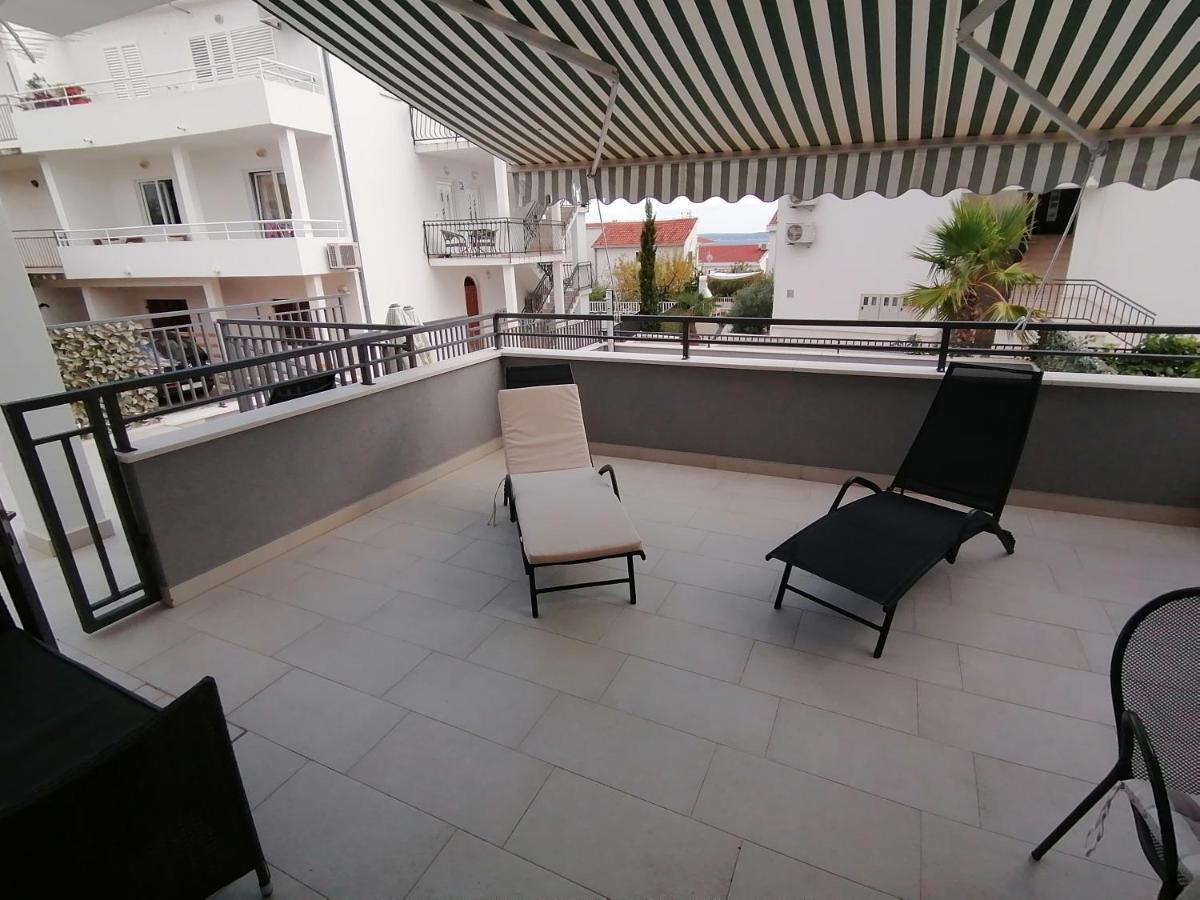 Villa Seaview With Pool - Apartment Cotton Trogir Bagian luar foto